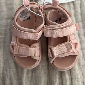 Never worn Size 4-5 H & M pink little girl sandals.